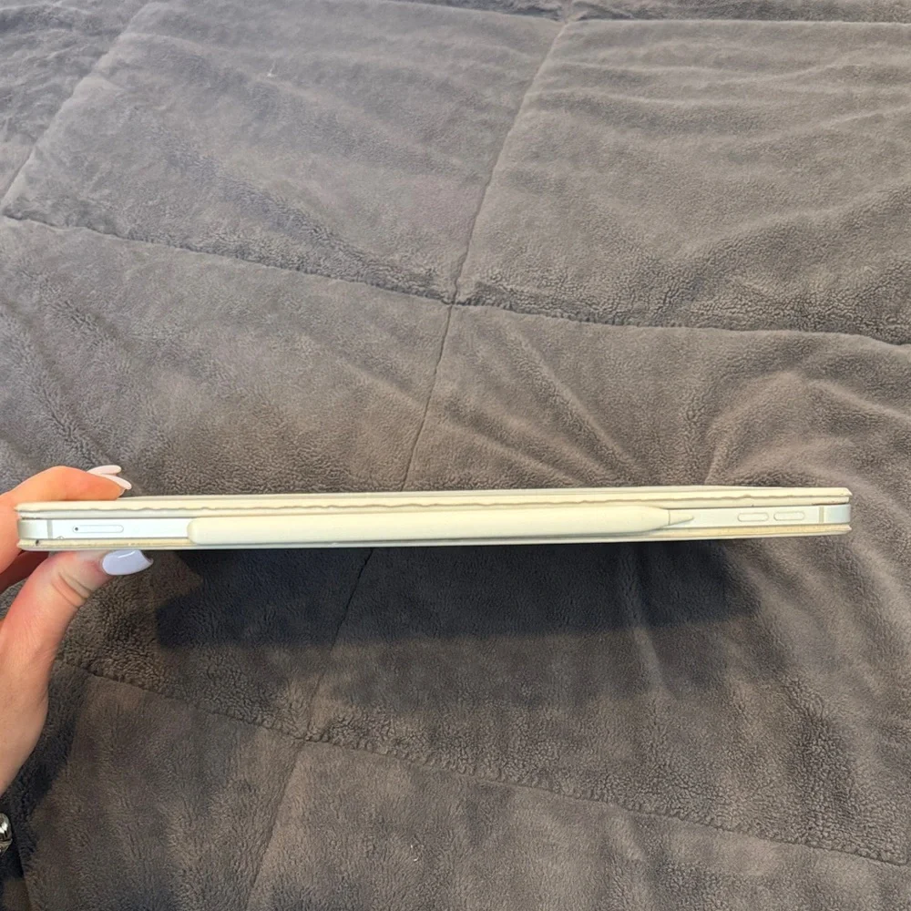 Apple iPad Pro 12.9-inch (6th Gen) - Silver - 128GB - M2 Chip - ALL INCLUDED